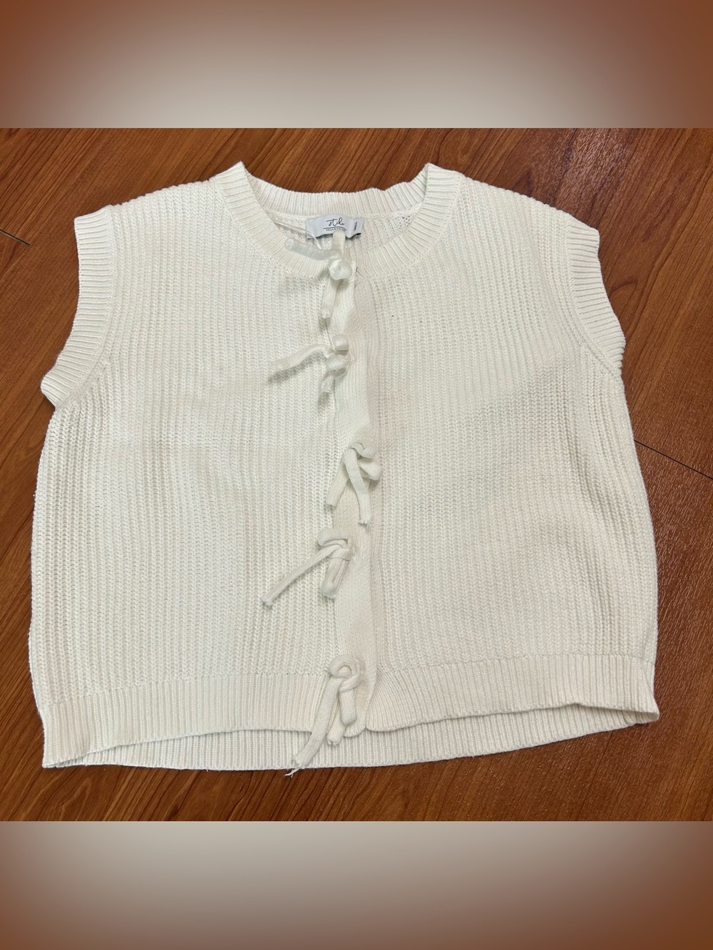 Stile Collection White Button-Up Tank Top Small